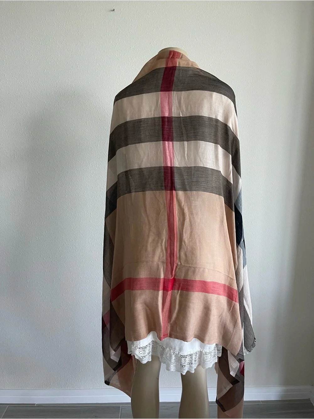 Authentic $ 395 Burberry  Mega Check Silk Cashmere Scarf  Italy 200 X90 cm
